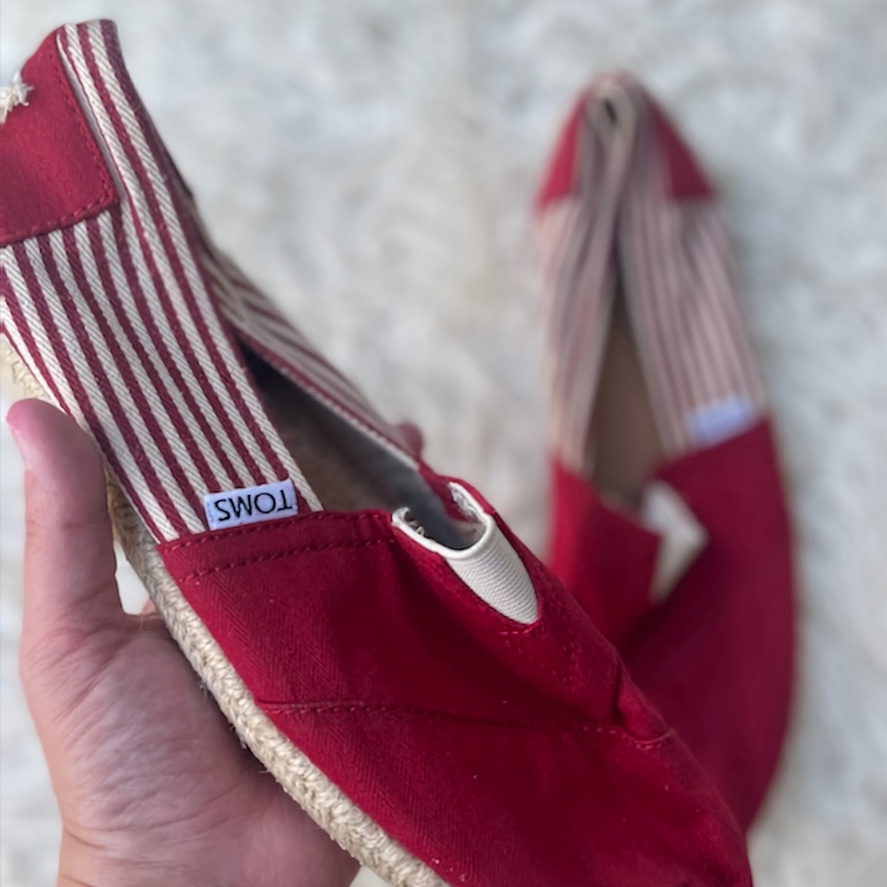 TOMS Classics - Picture 2 of 5